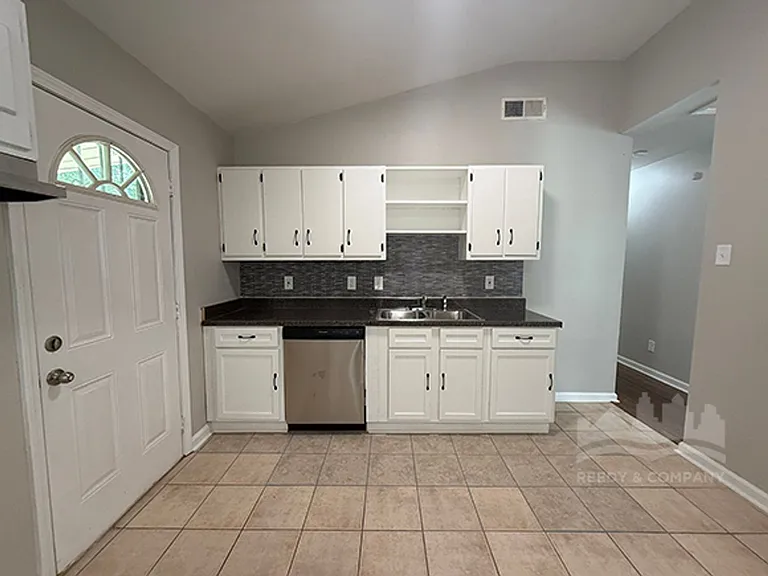 2076 Willow Wood Ave — Photo 6