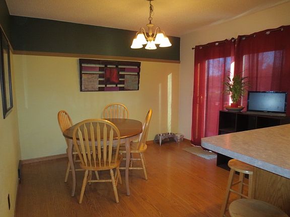 4th image of 505 Parkwood Ct