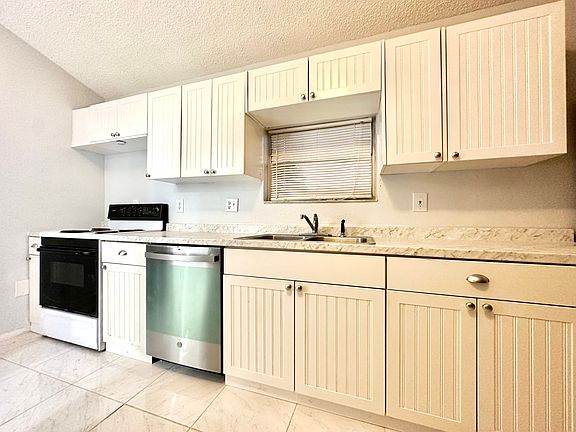 5th image of 3005 Gulf Blvd #2