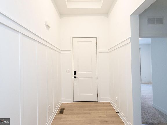 5th image of 1002 Buxton Cir