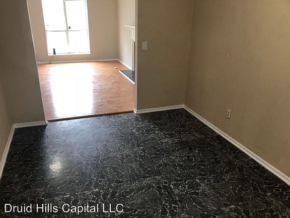 2nd image of 2123 Victoria Pl