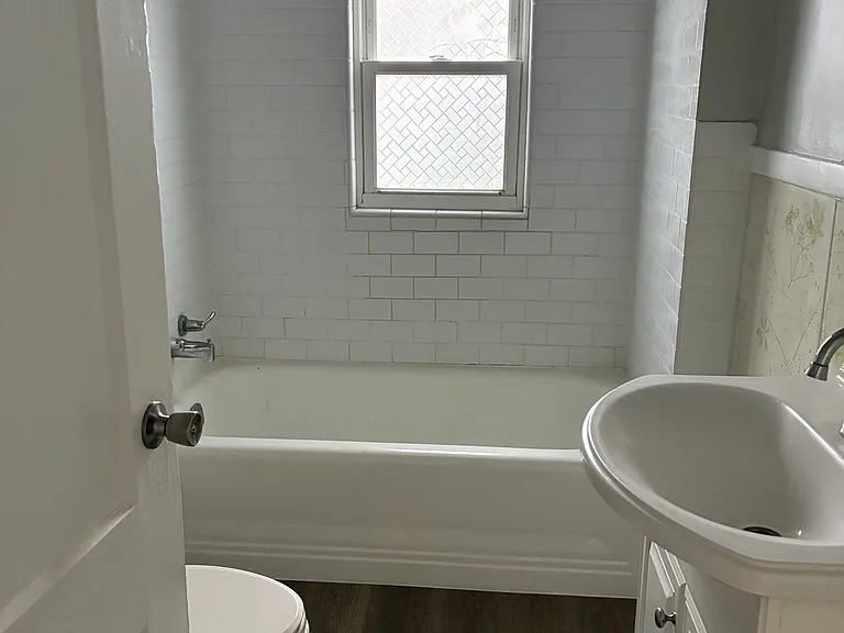 652 E 54th St #652 — Photo 6