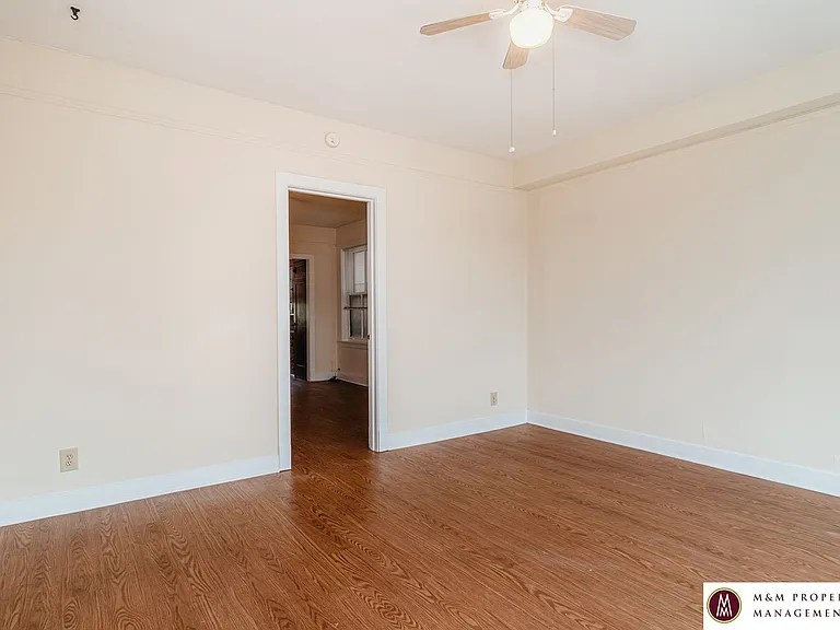 817 Oak Park — Photo 4