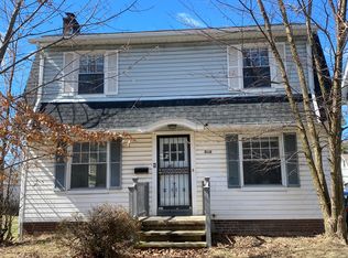 950 Greyton Rd, Cleveland Heights, OH 44112