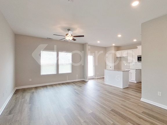 4th image of 430 Narrow Bridge Ct