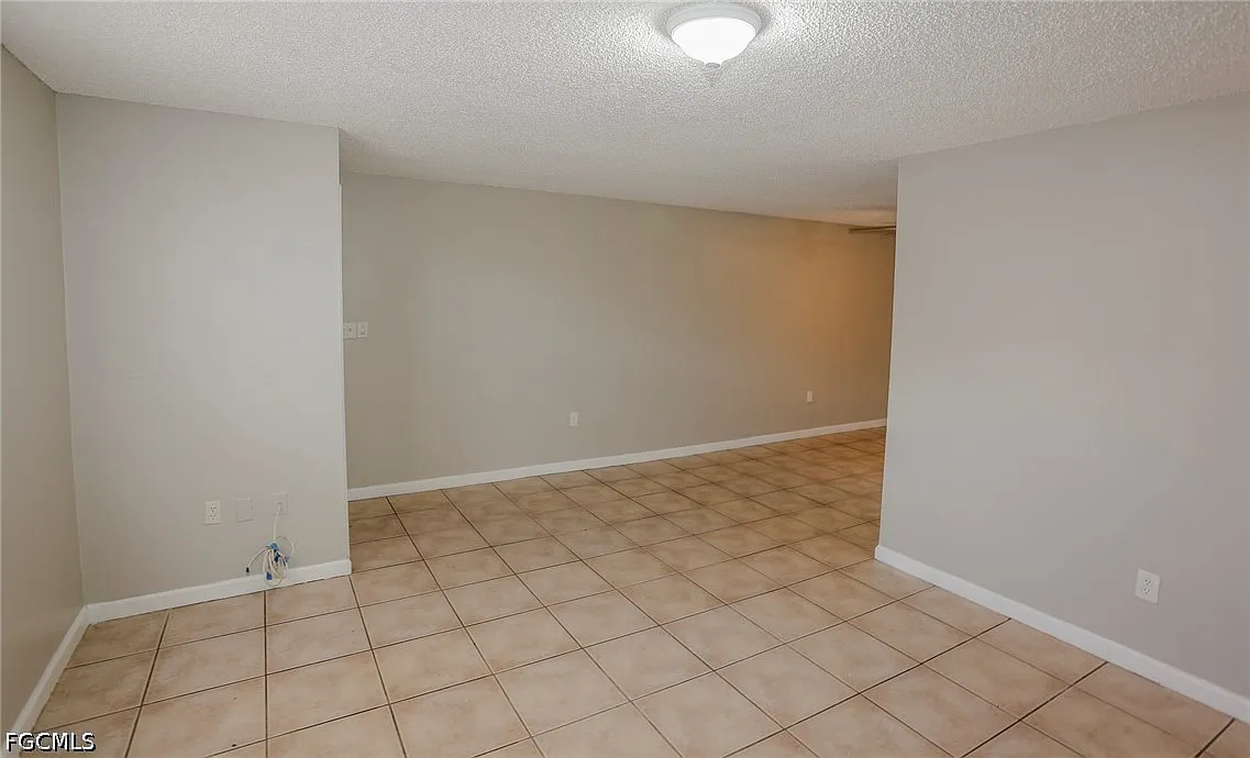 2 bed, 1.0 bath, 920 sqft, $1,100 — Photo 3