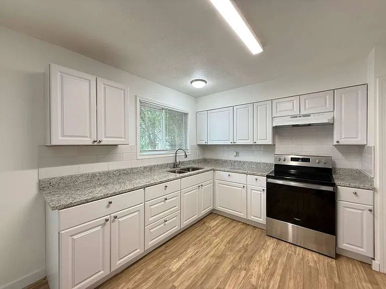7318 Glen Trl — Photo 6