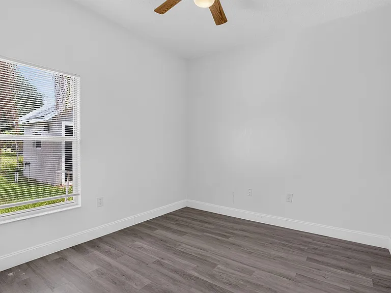 121 Aurelia Ct — Photo 34