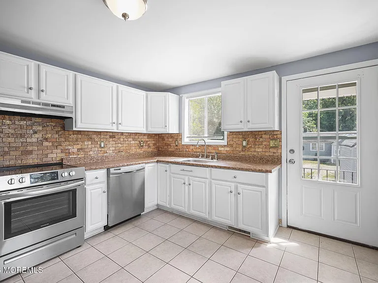 804 Nutswamp Rd #RED — Photo 14