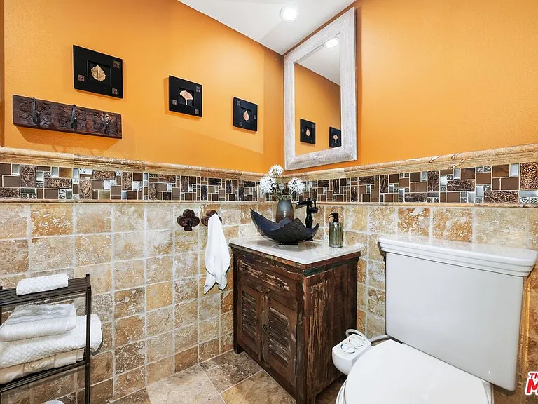 612 S Barrington Ave #213 — Photo 15