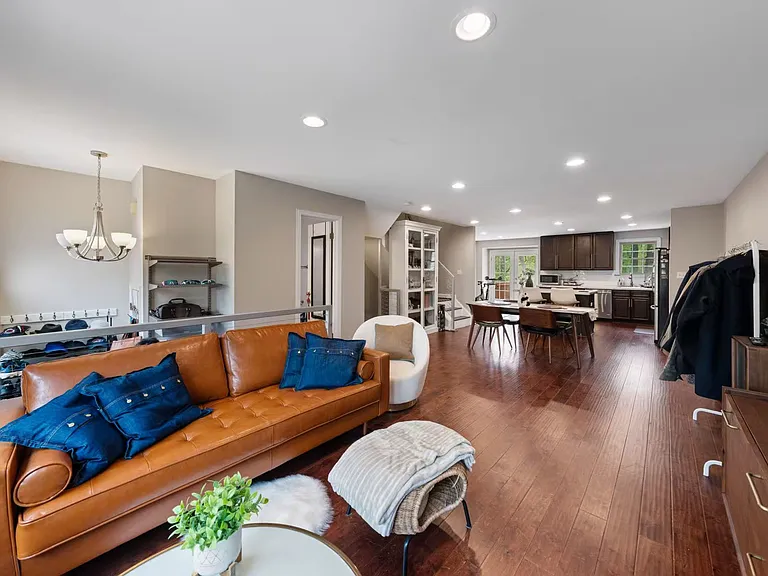 1337 Templeton Pl — Photo 3