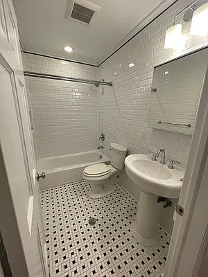 Rented by Voro, LLC | media 21