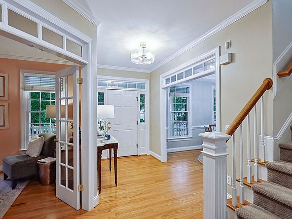 5th image of 409 Crossway Ln