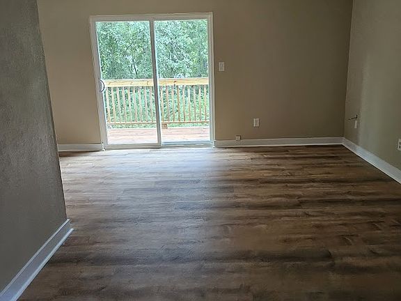 Entrance, nice view to the rear deck.