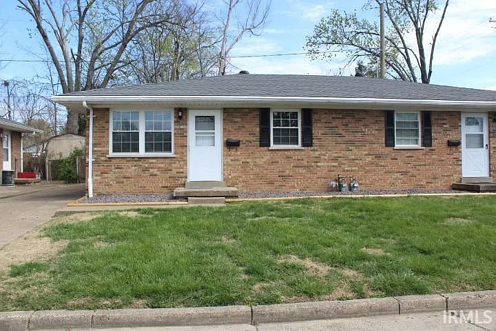 2555 Stanley Ct — Photo 1