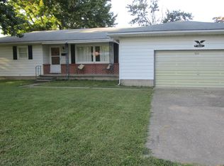 800 W 8th St, Flora, IL 62839