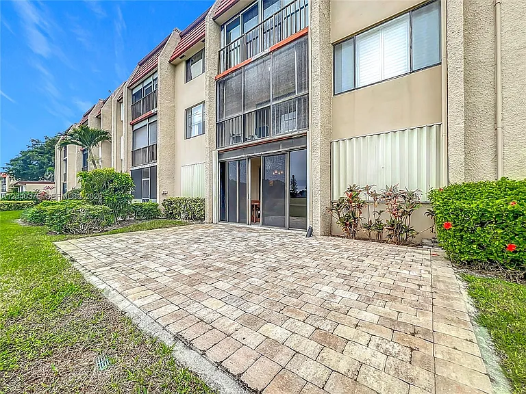 4545 Luxemburg Ct #103 — Photo 37