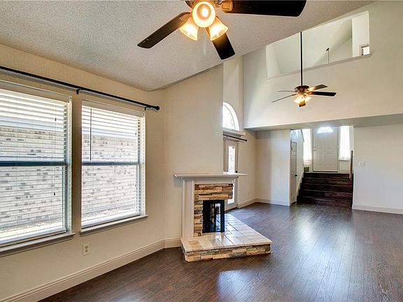 3rd image of 6913 Aston Dr