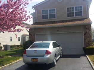 33 Colony Dr, Holbrook, NY 11741