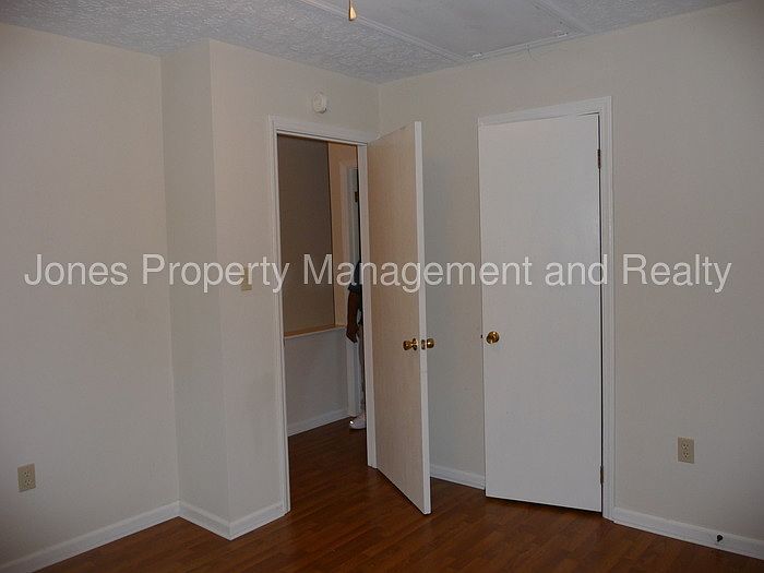2nd image of 1416 Meadow Ave