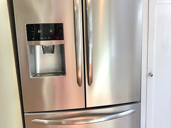 Fridgidaire refrigerator