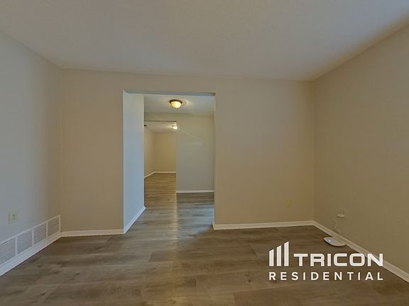 4th image of 730 College Hill Dr