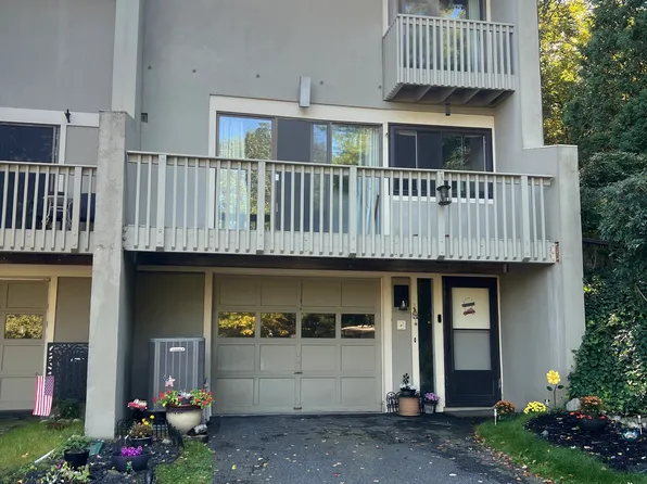 4 Clubhouse Drive #4, Woodbury, CT 06798
