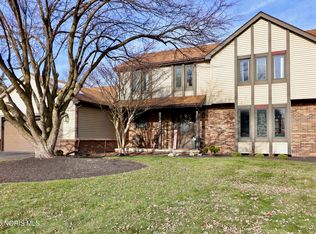 7070 Country Creek Rd, Maumee, OH 43537