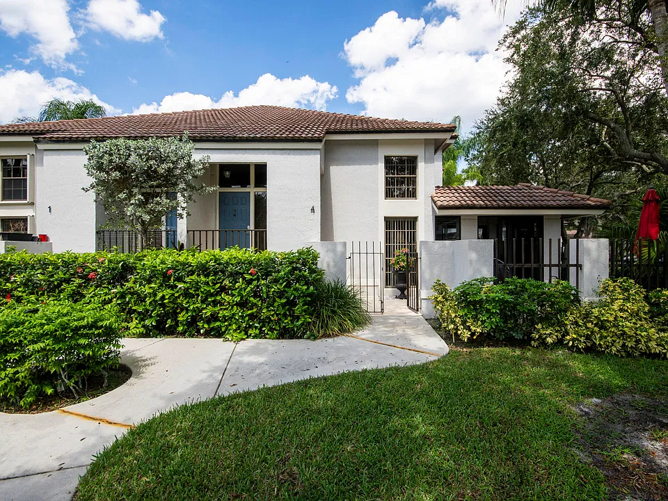 368 Prestwick Cir #4