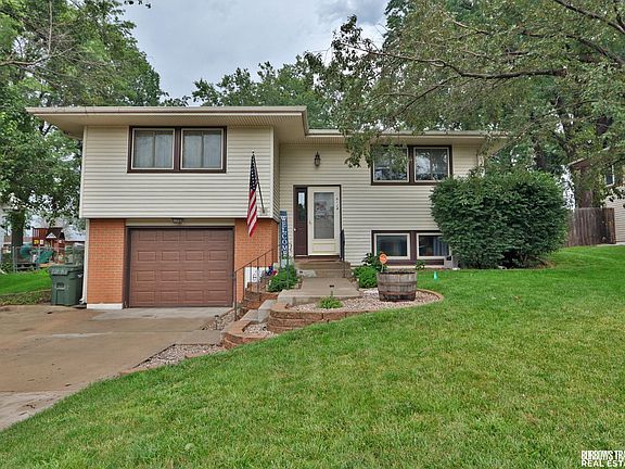 3rd image of 8124 Sanborn Dr