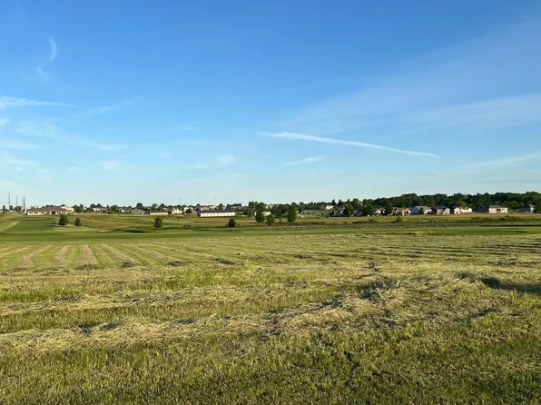 805 Nicklaus Dr, Parkersburg, IA 50665