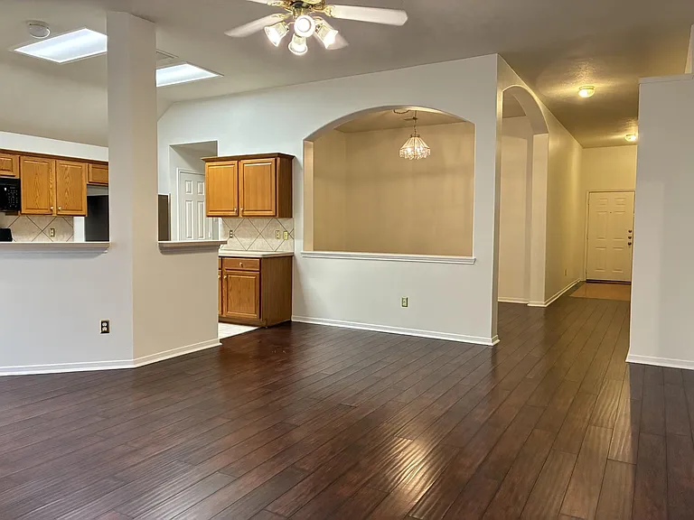 8910 Aber Trail Ct — Photo 12