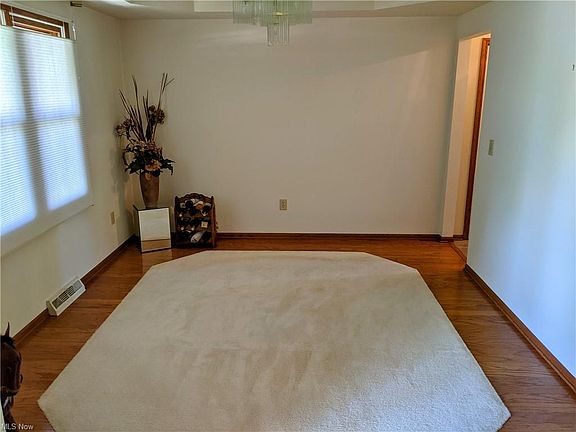4th image of 1044 Old Eagle Dr