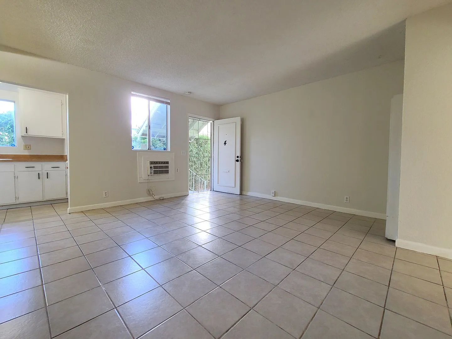 Locust Street - 3891 — Photo 3