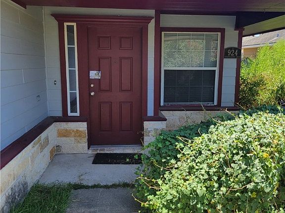 2nd image of 924 Windmeadows Dr