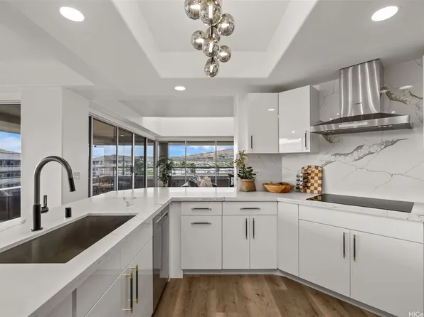 1 Keahole Pl APT 2612, Honolulu, HI 96825