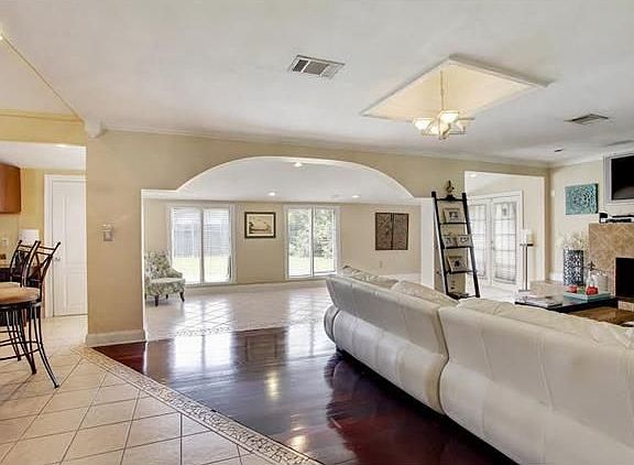 4th image of 4826 Papania Dr