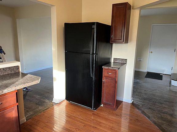 3rd image of 3645 Summerdale Ln