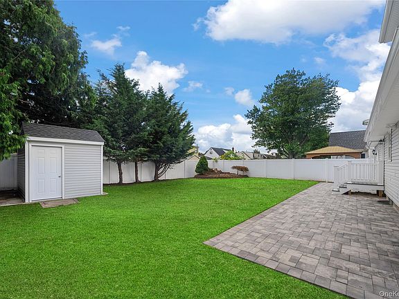 5th image of 126 Lambert Avenue