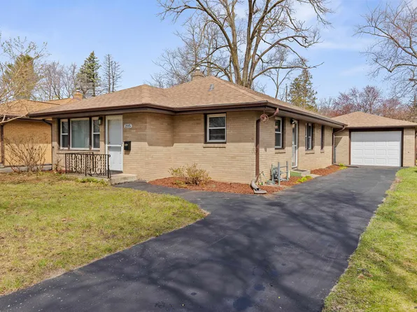 2115 Midway Dr, Rockford, IL 61103