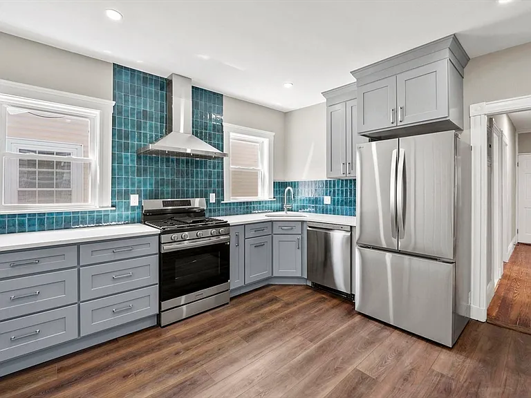 18 Lyon St #3 — Photo 1