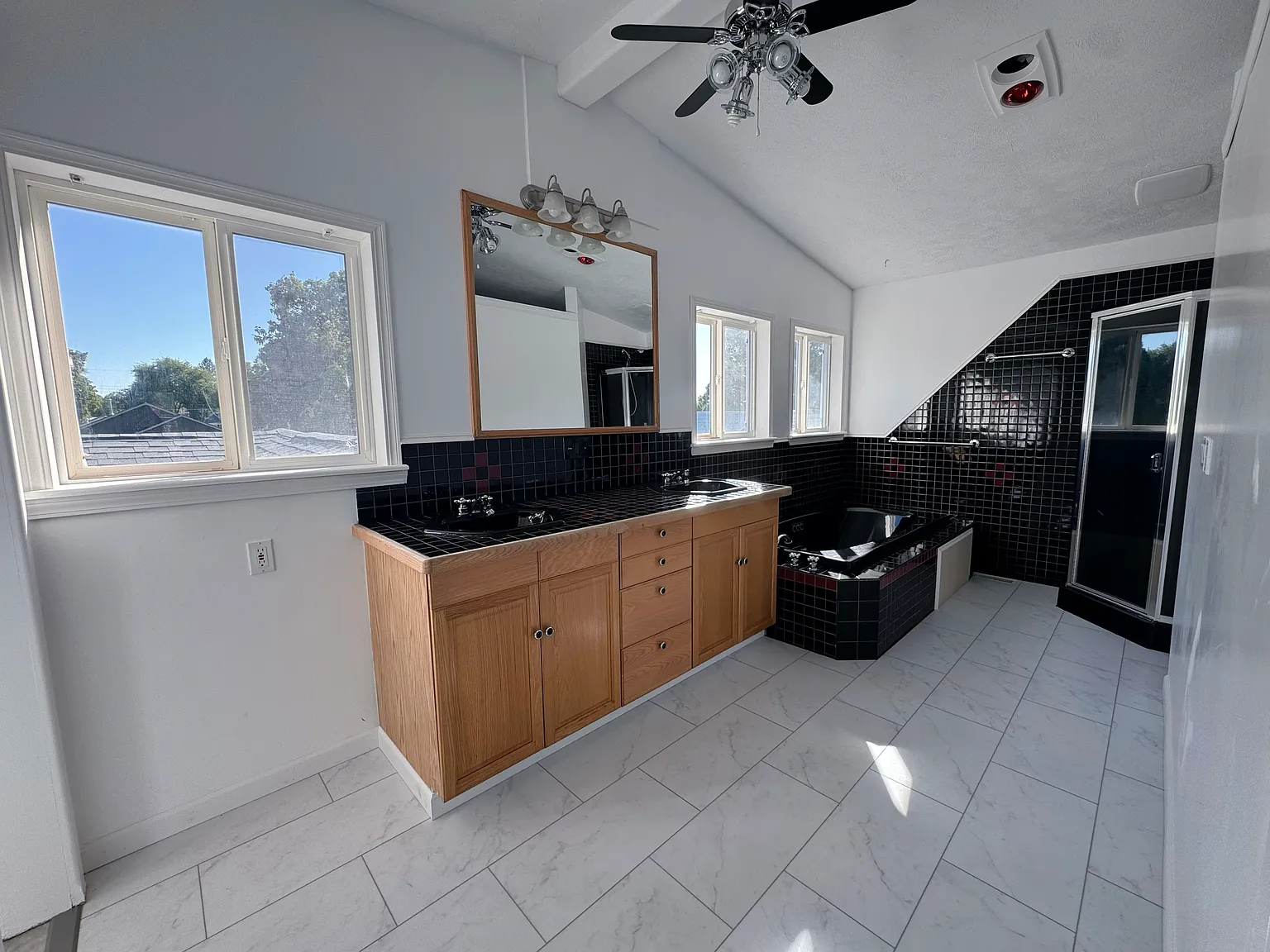 5 bed, 2792 sqft, $3,100 — Photo 3