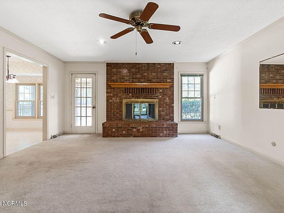 4th image of 833 Brunswick Pl