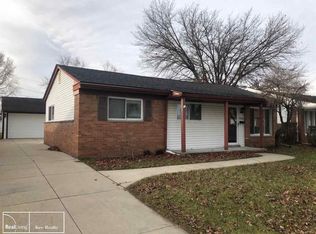 22504 Gordon Rd, Saint Clair Shores, MI 48081