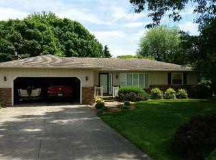 112 Prairie Hill Rd, Blue Grass, IA 52726