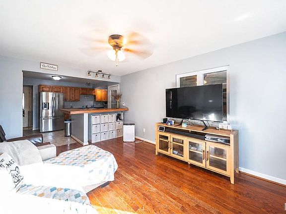 3rd image of 221 Watson Rd