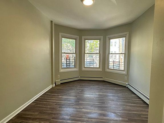 4th image of 160 S 10th St #1L