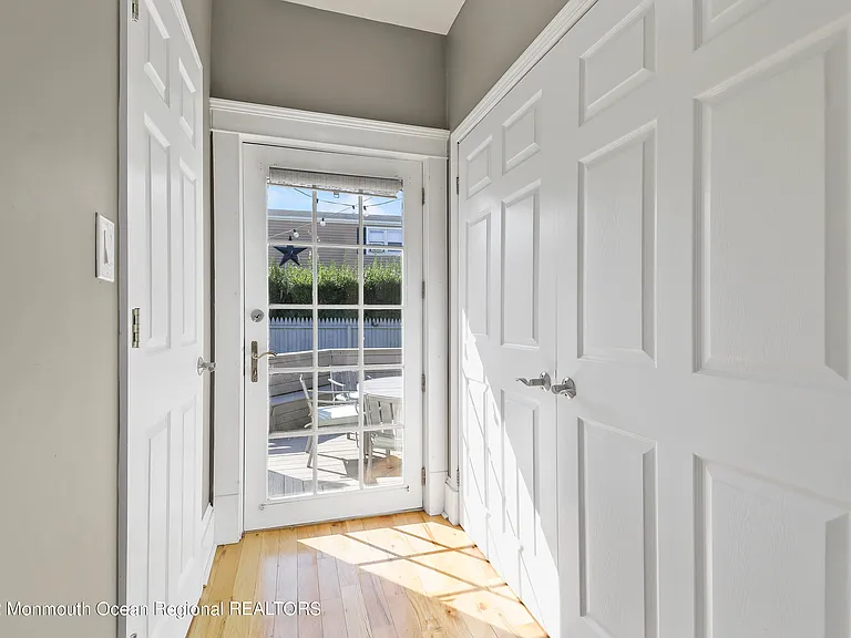 8 Arthur Ave — Photo 10