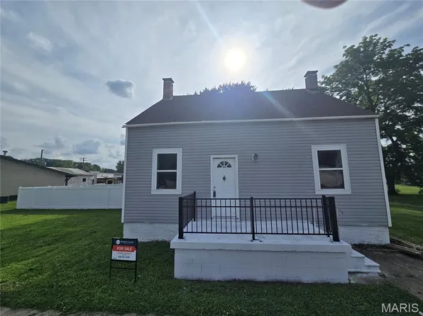 923 S High St, Belleville, IL 62220