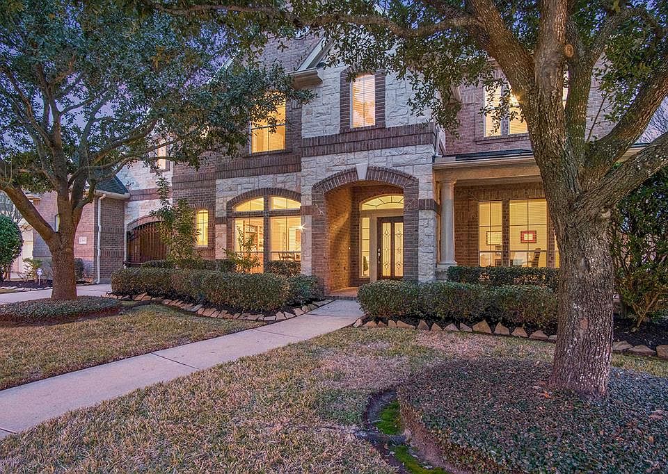 Welcome to 11815 Oakshield Lane in Blackhorse Ranch.